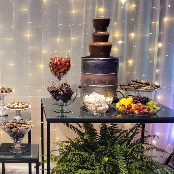 Cascata de Chocolate com frutas frescas