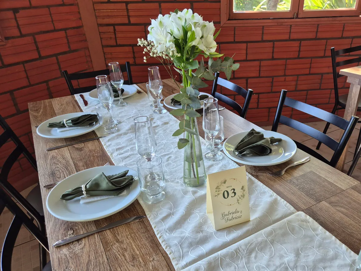 Composição elegante de mesa